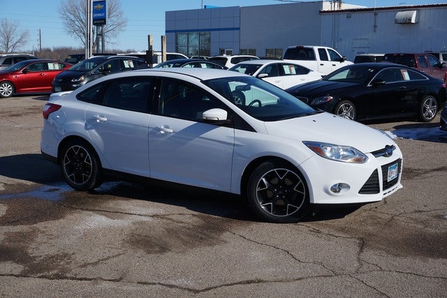 Used 2014 Ford Focus SE with VIN 1FADP3F20EL267271 for sale in New Prague, Minnesota